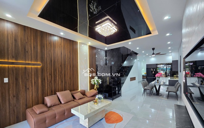 BÁN NHÀ 3 TẦNG 3 MÊ FULL NỘI THẤT MỚI KENG Y HÌNH - HỒ TÙNG MẬU