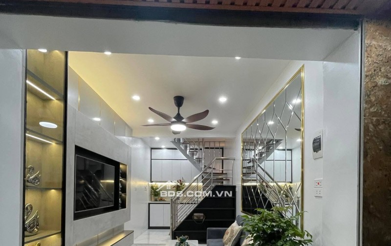 Nhà Đẹp Ngõ Văn Chương, Đống Đa 20m, 5 tầng, giá 5.6 tỷ