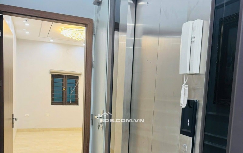 Nhà Đẹp Lô Góc, Thang Máy, Dòng Tiền, Đường Hoàng Mai 46m, 5 tầng, giá 12.8 tỷ.