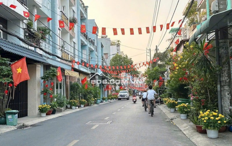 Bán nhà mặt tiền 10m sát chợ HTT Quang Trung ngang 5.4m 103m2 tiện xây mới 10.5 tỷ.