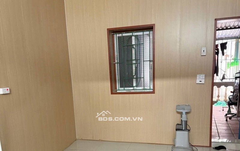 BÁN NHÀ 1.52 TỶ 2 TẦNG 45M2 ( HƯỚNG NAM ) NGÕ CHỢ KÊNH