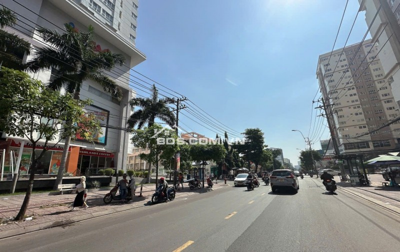 Nhà MTKD 5 lầu ngang 5.5m 176m2 ngay Vincom Nguyễn Xí Bình Thạnh KD dòng tiền 34.9 tỷ.