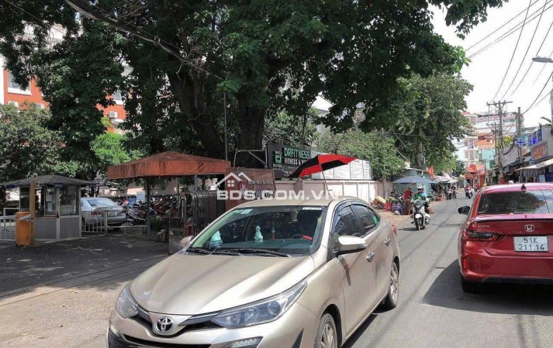 Bán nhà mặt tiền 10m sát chợ HTT Quang Trung ngang 5.4m 103m2 tiện xây mới 10.5 tỷ.