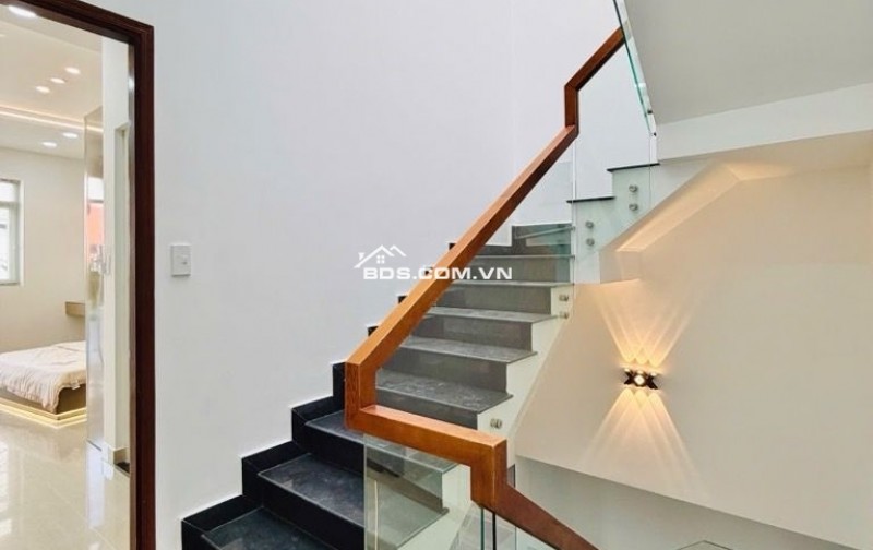 Bán nhà mặt tiền Bùi Quang Là 68m2 4 tầng tặng nội thất Sát Emart Phan Huy Ích chỉ 6.95 tỷ