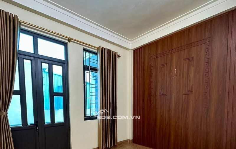 BÁN NHÀ ĐẸP 2.35 TỶ 3 TẦNG 52M2 ( ĐÔNG NAM ) NGÕ ĐƯỜNG KÊNH