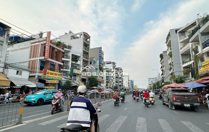 Nhà MTKD 5 lầu ngang 5.5m 176m2 ngay Vincom Nguyễn Xí Bình Thạnh KD dòng tiền 34.9 tỷ.