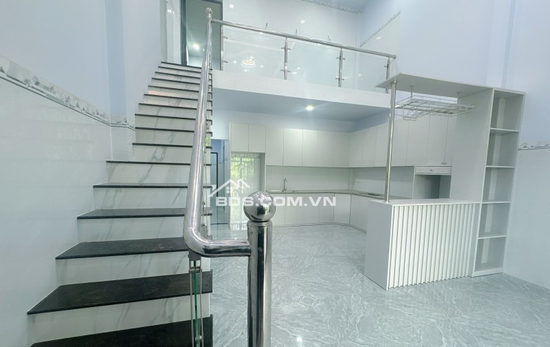 Bán nhà mới xây phường Phú Tân 3PN,4WC.Gía 1,3 tỷ