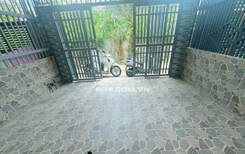 Bán nhà mới xây phường Phú Tân 3PN,4WC.Gía 1,3 tỷ