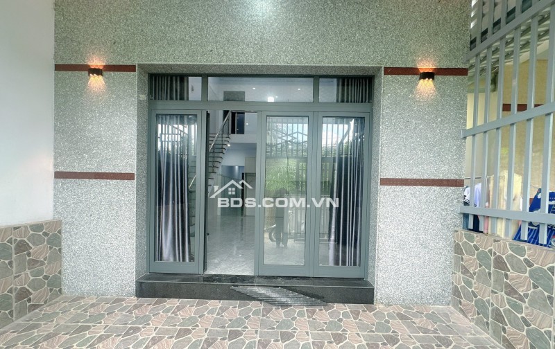 Bán nhà mới xây phường Phú Tân 3PN,4WC.Gía 1,3 tỷ