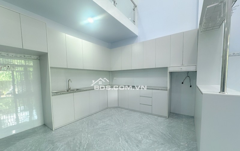 Bán nhà mới xây phường Phú Tân 3PN,4WC.Gía 1,3 tỷ