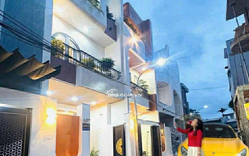 Bán nhà 3 tầng 3 mê Ô TÔ vào tận nhà Tôn Đức Thắng - FULL nội thất mới keng