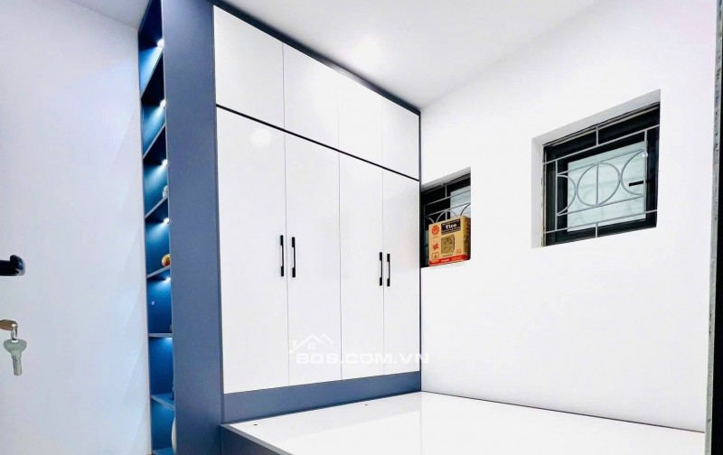 Nhà Đẹp Ở Luôn Hoàng Quốc Việt, Cầu Giấy 65m, giá 3.98 tỷ.