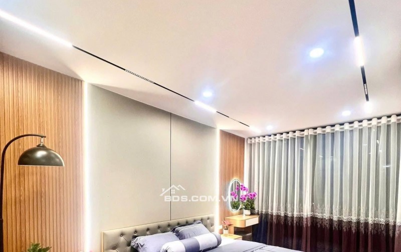 Nhà Đẹp Thang Máy Hoàng Hoa Thám, Tây Hồ 31m, 5 tầng, giá 9.75 tỷ