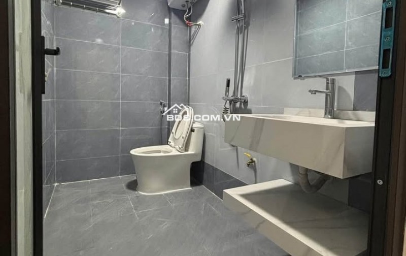 BÁN NHÀ  2.25 TỶ 3 TẦNG 46M2 CÓ SÂN RỘNG ĐỂ XE Ô TÔ NGÕ MỸ XÁ