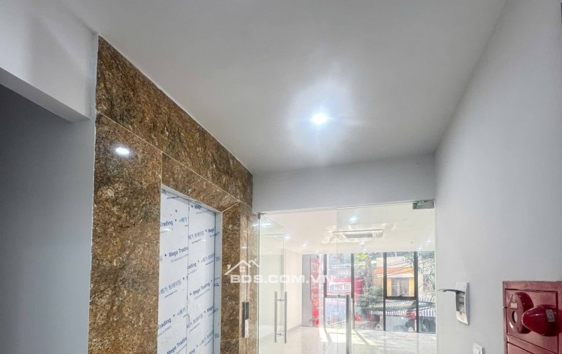 Mặt Phố Linh Lang Lô Góc 2 Mặt Tiền 150M2 6 Tầng Thang Máy 73 Tỷ