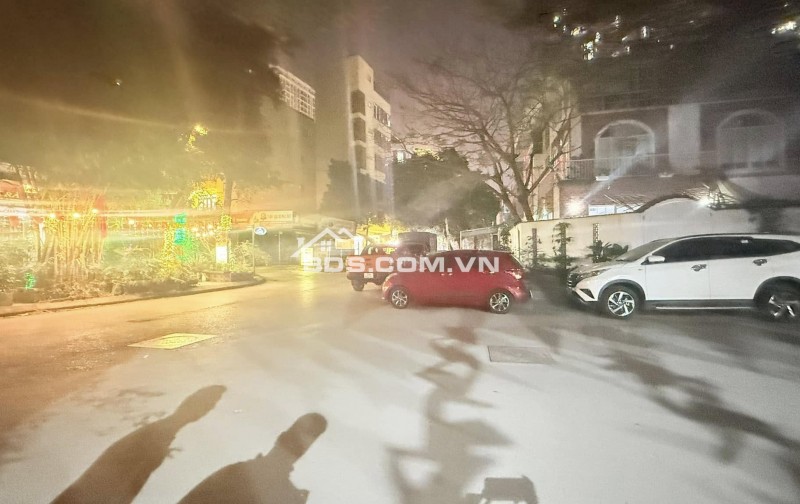 Bán nhà BT Khu Đô Thị Văn Khê DT 165m2, 3 Tầng, MT 10m, Giá 57.8 tỷ Hà Đông