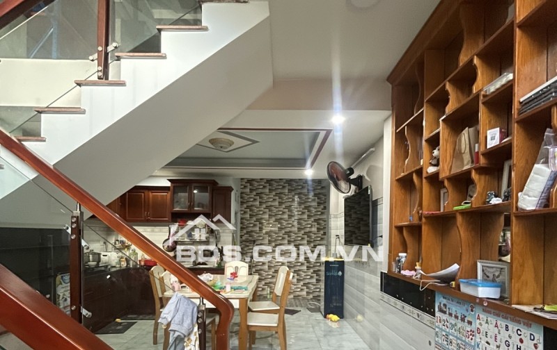 NHÀ CHÍNH CHỦ BÁN Q12 DIỆN TÍCH GẦN 100m2 HẺM OTO SÁT NHÀ -NHÀ ĐẸP -2 TẦNG VÔ Ở NGAY GẦN ĐƯỜNG QUANG TRUNG GO VẤT.