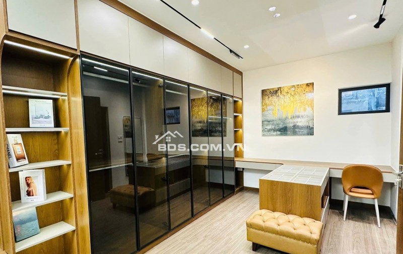 Nhà Đẹp Thang Máy Trương Định 46m, 5 tầng, mt 5.5m, giá 11.8 tỷ.