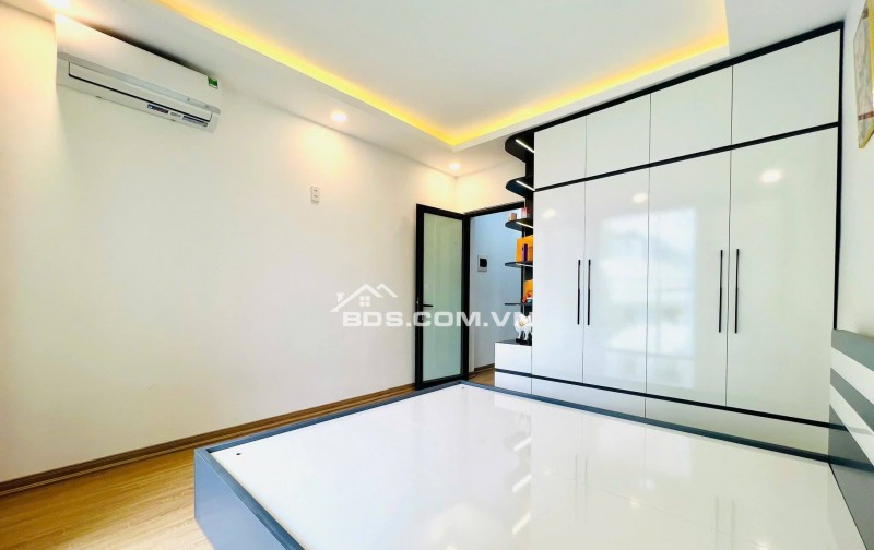 Nhà Đẹp Ở Luôn Hoàng Quốc Việt, Cầu Giấy 65m, giá 3.98 tỷ.