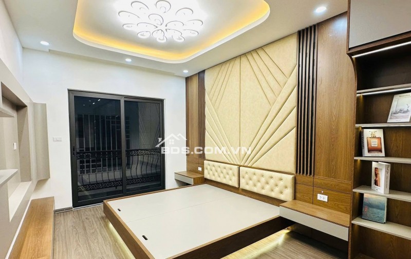 Nhà Đẹp Thang Máy Trương Định 46m, 5 tầng, mt 5.5m, giá 11.8 tỷ.