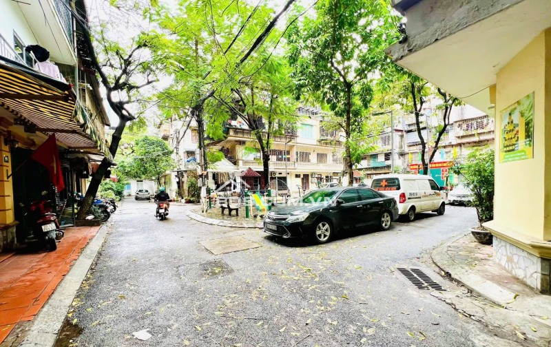 Nhà Đẹp Ở Luôn Hoàng Quốc Việt, Cầu Giấy 65m, giá 3.98 tỷ.