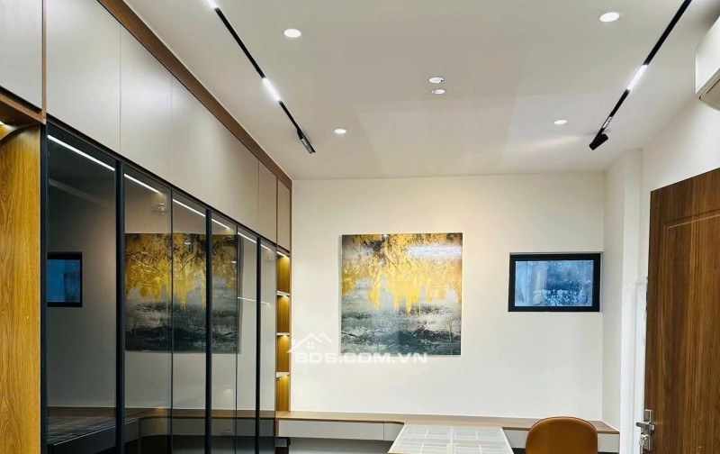 Nhà Đẹp Thang Máy Trương Định 46m, 5 tầng, mt 5.5m, giá 11.8 tỷ.