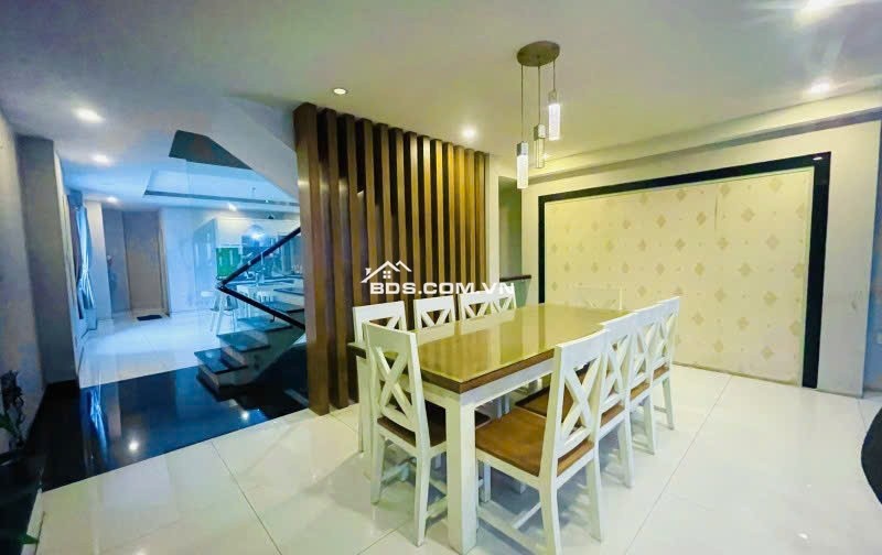 Nhà MTKD 5 lầu ngang 5.5m 176m2 ngay Vincom Nguyễn Xí Bình Thạnh KD dòng tiền 34.9 tỷ.