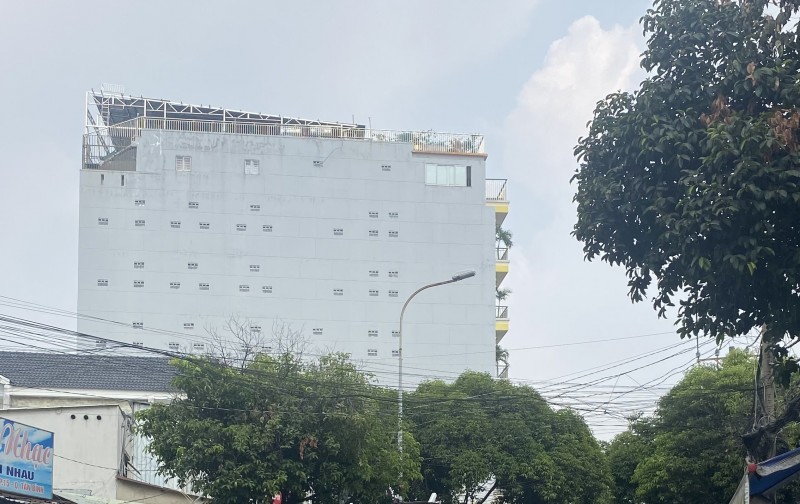 Nhà 5 tầng, hẻm xe hơi gần Trường Chinh, Tân Bình, sổ riêng hoàn công đủ, nội thất cao cấp mới