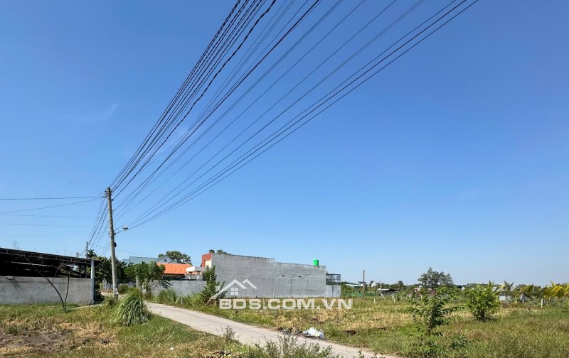 Ngay trung tâm thương mại trụ sở hành chính và dự án lớn của tập đoàn Vingroup