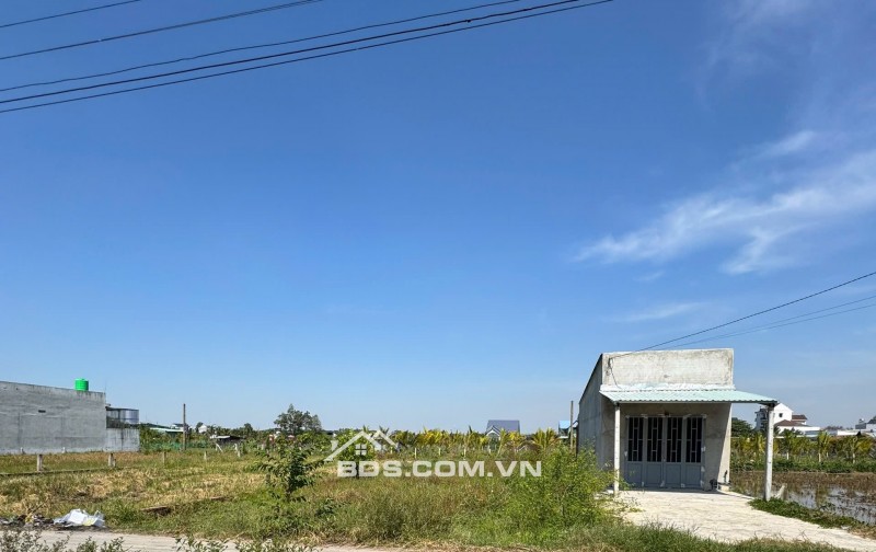 Ngay trung tâm thương mại trụ sở hành chính và dự án lớn của tập đoàn Vingroup