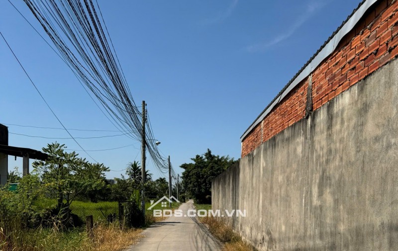 Ngay trung tâm thương mại trụ sở hành chính và dự án lớn của tập đoàn Vingroup