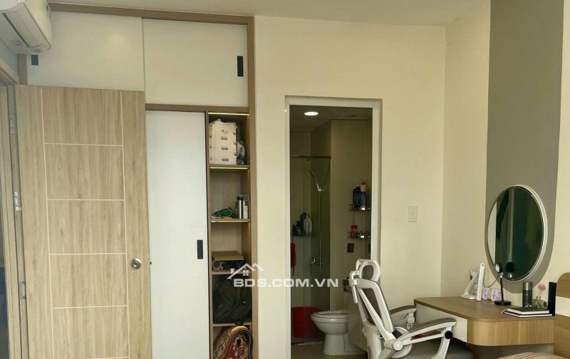 Chung cư 10A Trần Nhật Duật, Q1: 2PN, 2WC, full nội thất, 11tr5/th, ban công