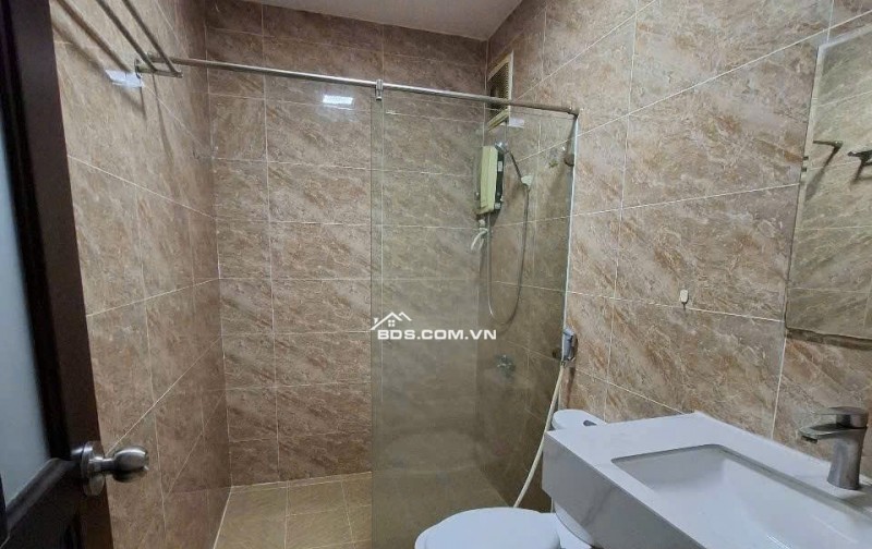 C/C An Dương Vương, P8, Q5: 73m2, 2p ngủ, NT giá 9tr. Thang Bộ, L4.