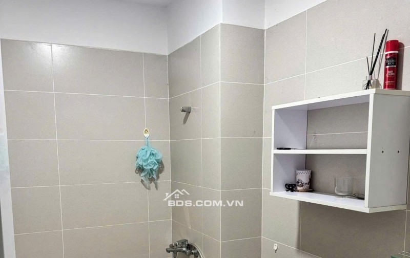 Chung cư Hoa Sen, Lạc Long Quân,Q11: 77m2, 2p ngủ, full NT, 11tr.