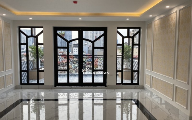 CC cần bán nhà mặt ngõ phố Linh Lang,Ba Đình dt 80 m2 x 7 t 2 mặt thoáng trước nhà ô tô quay đầu giá bán 37,2 tỷ.