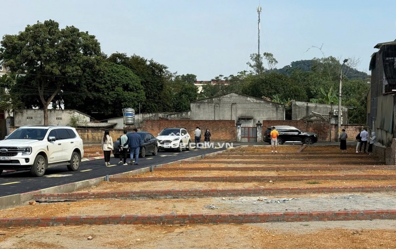 càn bán gấp lô đất