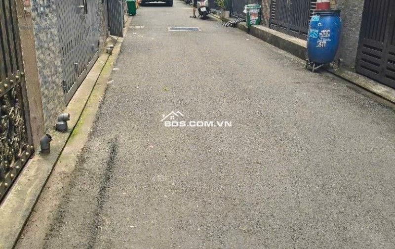 NHÀ BÁN THUẬN QUẬN 12 - GIÁP SONG HÀNH, TRƯỜNG CHINH.
QUA TÂN BÌNH CHỈ VÀI PHÚT NHÀ 4 TẦNG BTCT VÀO Ở NGAY.