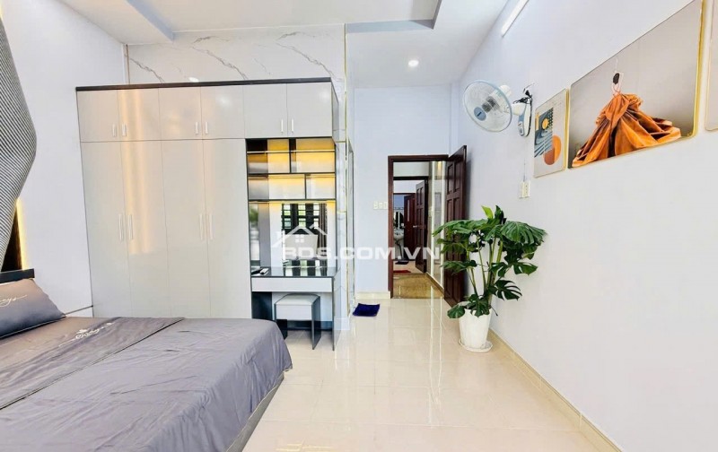 NHÀ BÁN THUẬN QUẬN 12 - GIÁP SONG HÀNH, TRƯỜNG CHINH.
QUA TÂN BÌNH CHỈ VÀI PHÚT NHÀ 4 TẦNG BTCT VÀO Ở NGAY.