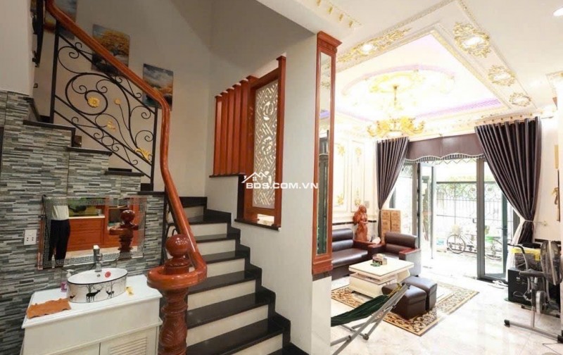 BIỆT THƯ LIỀN KỀ NGUYỄN VĂN QUÁ QUẬN 12 - GIÁP SONG HÀNH, TRƯỜNG CHINH.QUA TÂN BÌNH CHỈ VÀI PHÚT GẦN NHÀ GA T3 NHÀ 4 TẦNG BTCT VÀO Ở NGAY.