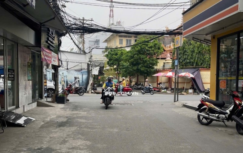 NHÀ BÁN TÂN ĐÔNG HƯNG THUẬN Q12-SÁT SONG HÀNG.
KẾ BÊN QUẬN TÂN BÌNH NHÀ GA T3-NGUYỄN VĂN QUÁ.CHỈ VÀI PHÚT DI CHUYỂN XE MÁY.