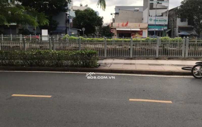 NHÀ 1 TRỆT 2 LẦU BÊ TÔNG CỐT THÉP. MẶT TIỀN LÒ GỐM GIÁ 6TỶ TL. LH:0933279273. 0908279273