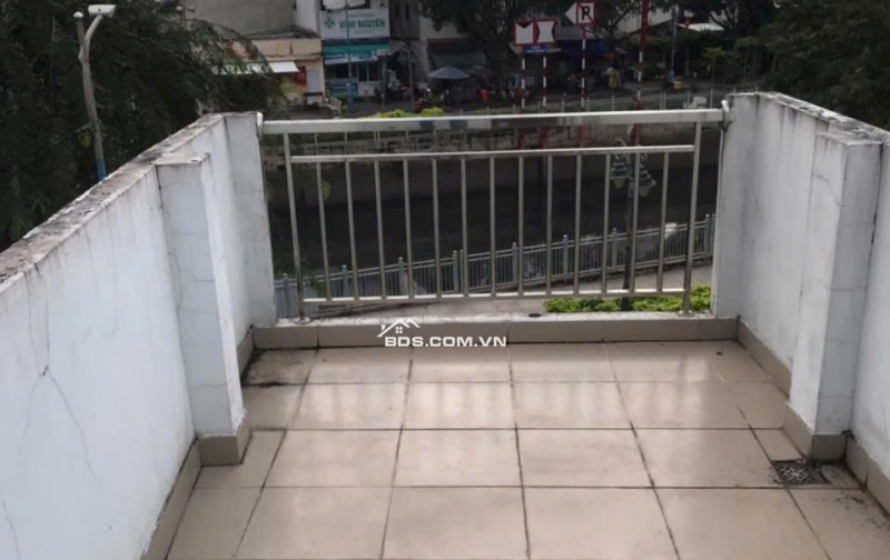 NHÀ 1 TRỆT 2 LẦU BÊ TÔNG CỐT THÉP. MẶT TIỀN LÒ GỐM GIÁ 6TỶ TL. LH:0933279273. 0908279273