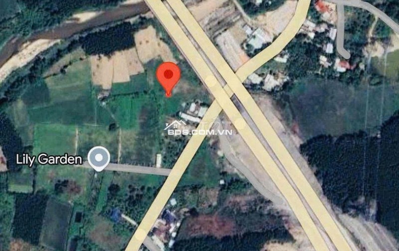 Đất làm vườn nghĩ dưỡng view sông sát đường đi Núi Thần Tài 3800m 5.3 tỷ. Lh:0913913077