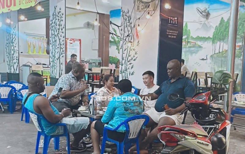 SANG NHƯỢNG QUÁN NHẬU PHAN HUY ÍCH. 80M2 GIÁ 250TR. LH:0564731521