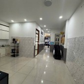 Bán nhà mặt tiền 10m sát chợ HTT Quang Trung ngang 5.4m 103m2 tiện xây mới 10.5 tỷ.