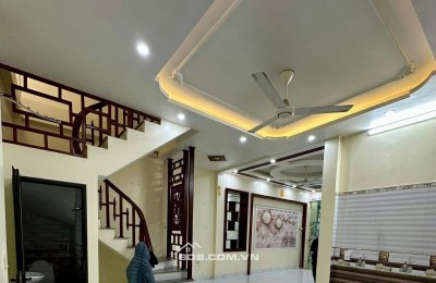 BÁN NHÀ ĐẸP 2.35 TỶ 3 TẦNG 52M2 ( ĐÔNG NAM ) NGÕ ĐƯỜNG KÊNH