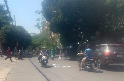 NHÀ BÁN TÂN ĐÔNG HƯNG THUẬN Q12-SÁT SONG HÀNG.
KẾ BÊN QUẬN TÂN BÌNH NHÀ GA T3-NGUYỄN VĂN QUÁ.CHỈ VÀI PHÚT DI CHUYỂN XE MÁY.