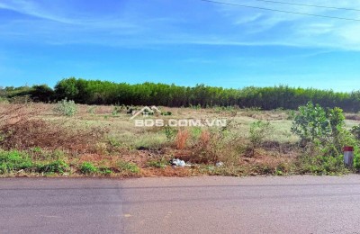 BÁN 2 LÔ LIÊN KỀ NGAY HỒ SUỐI MÔN - XÃ ĐẤT ĐỎ - TP HCM, CHỈ 3,8 TỶ 1 LÔ. LH:0707607272.