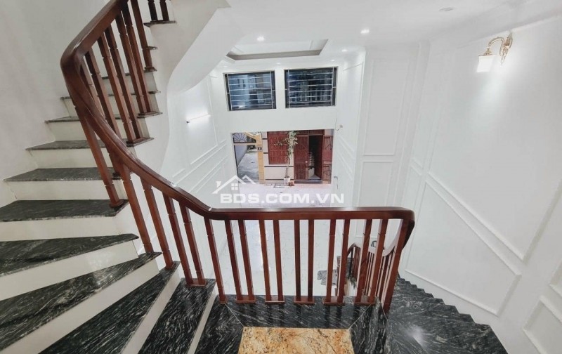 BÁN NHÀ PHÚC LỢI - 6 TẦNG GARA Ô TÔ - 20M RA PHỐ Ô TÔ TRÁNH - CHỈ 8.5 TỶ