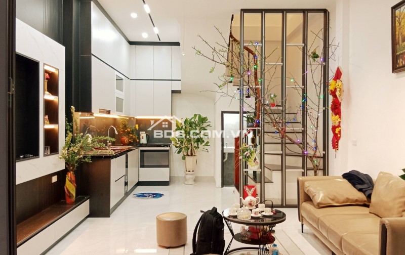 Nhà Đẹp Nguyễn Chính - Tân Mai 31/35m, 5 tầng, mt 4.2m, giá 9.3 tỷ.